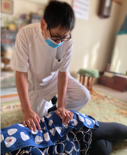 マッサージ中の写真